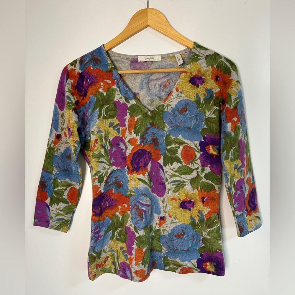 Neiman Marcus 100% Cashmere Collection Sweater in Purple & Gray Spring Floral
